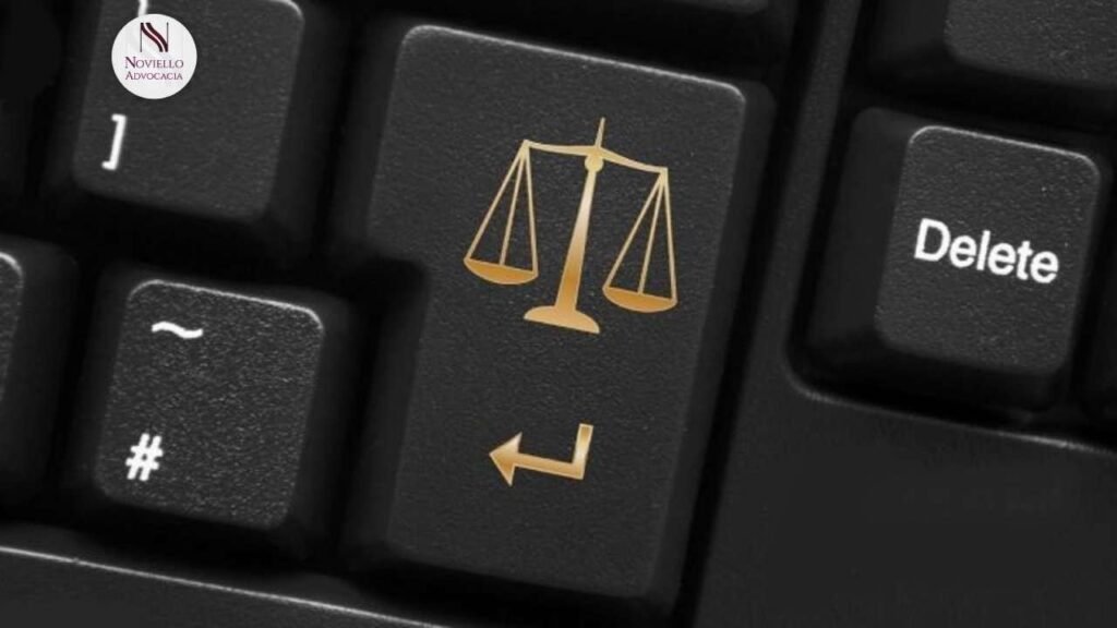Teclado com a tecla enter com uma balança de justiça representando ato notarial